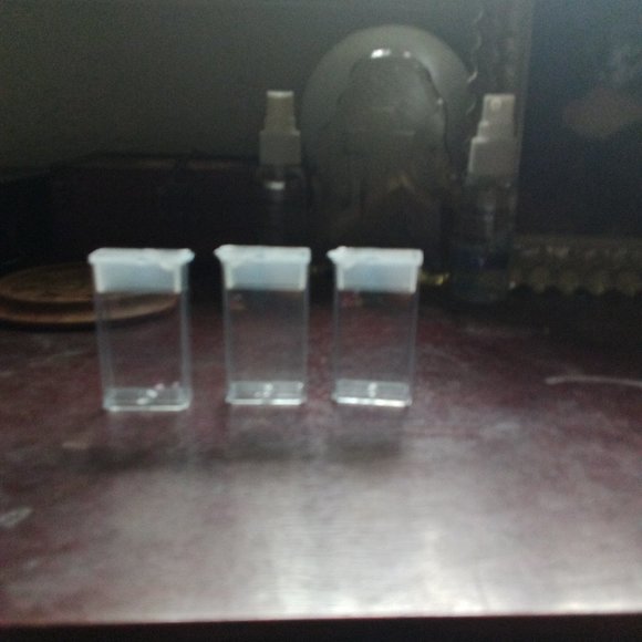 Miscellaneous bead holding three-piece container - Picture 1 of 1